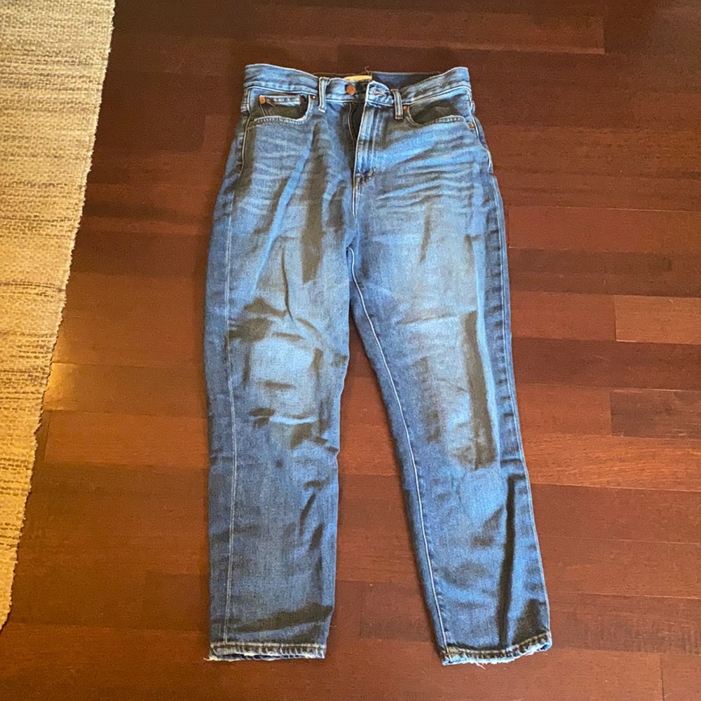 Madewell Momjean no knee holes. Size 28
